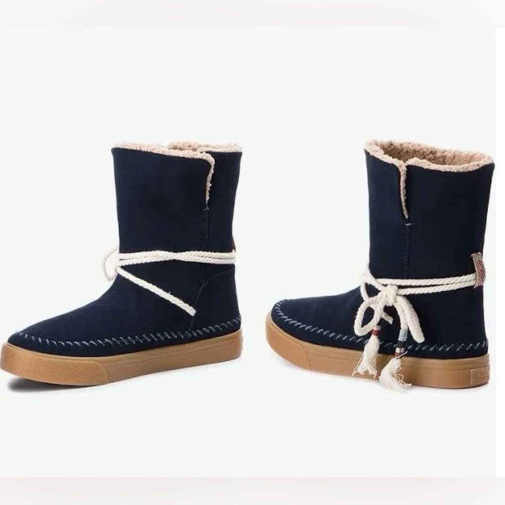 Toms Vista Water-Resistant Women Pull On Cozy Ankle Boots Navy Women’s size 9
